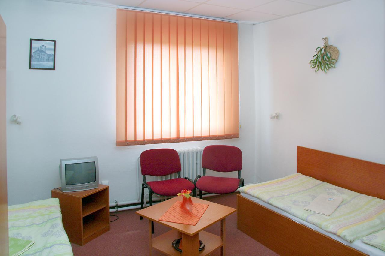 Penzion Olympia** Banská Bystrica Buitenkant foto